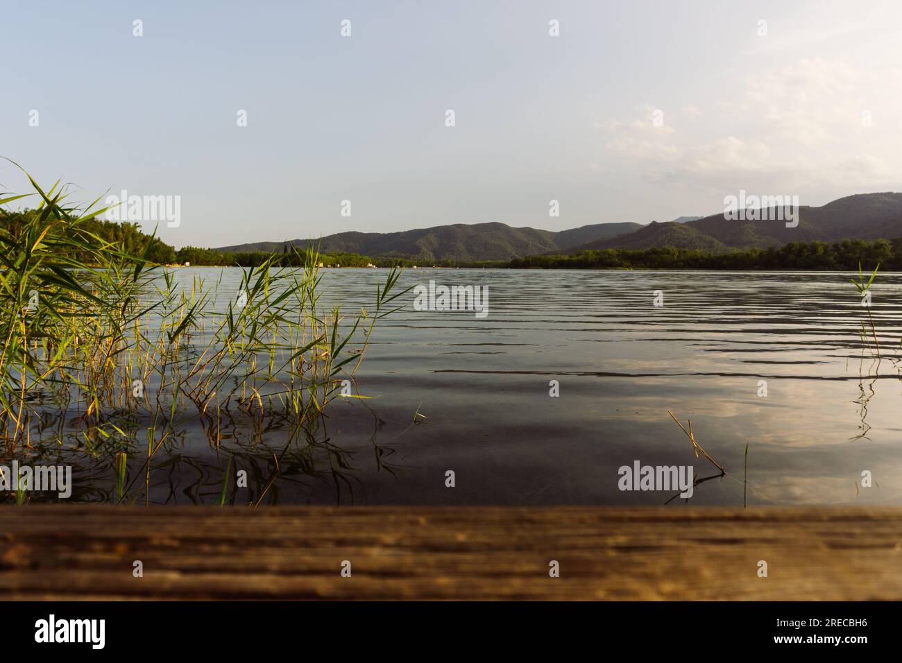 Llac de Banyoles, Pla de l'Estany, Katalonien, Spanien. Aussichtsplattform Stockfoto