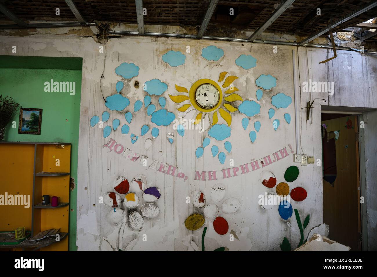 BLAHODATNE, UKRAINE - 19. JULI 2023 - das Gelände einer zerstörten Schule ist im Dorf Blahodatne, Mykolaiv Region, Süd-Ukraine, abgebildet, welches Ru Stockfoto