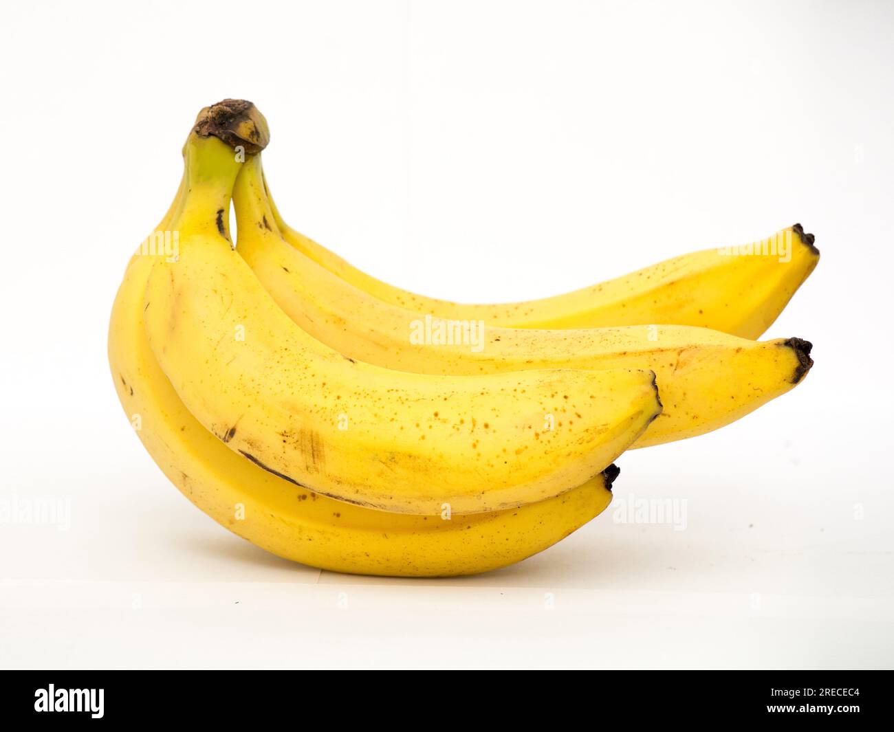 Ein kleiner Bananenstreich isoliert auf weißem Hintergrund. Leckeres Kindernahrung. Nahrungsergänzungsmittel Stockfoto