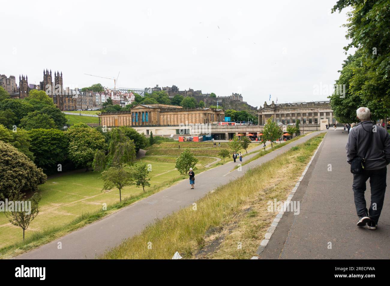 East Princes Street Gardens mit Blick auf die Royal Scottish Academy, Edinburgh, Schottland, Großbritannien. Stockfoto