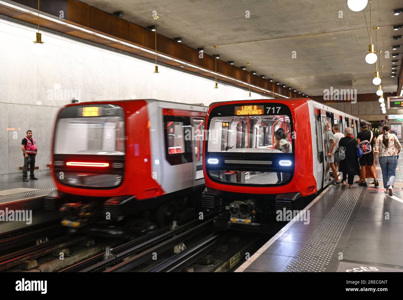 Metropole Lyon (Mittelfrankreich): Zwei neue, fahrerlose Züge der Linie B, die die beiden Bahnhöfe Charpennes Charles Hernu‘ in Villeurbanne (n Stockfoto