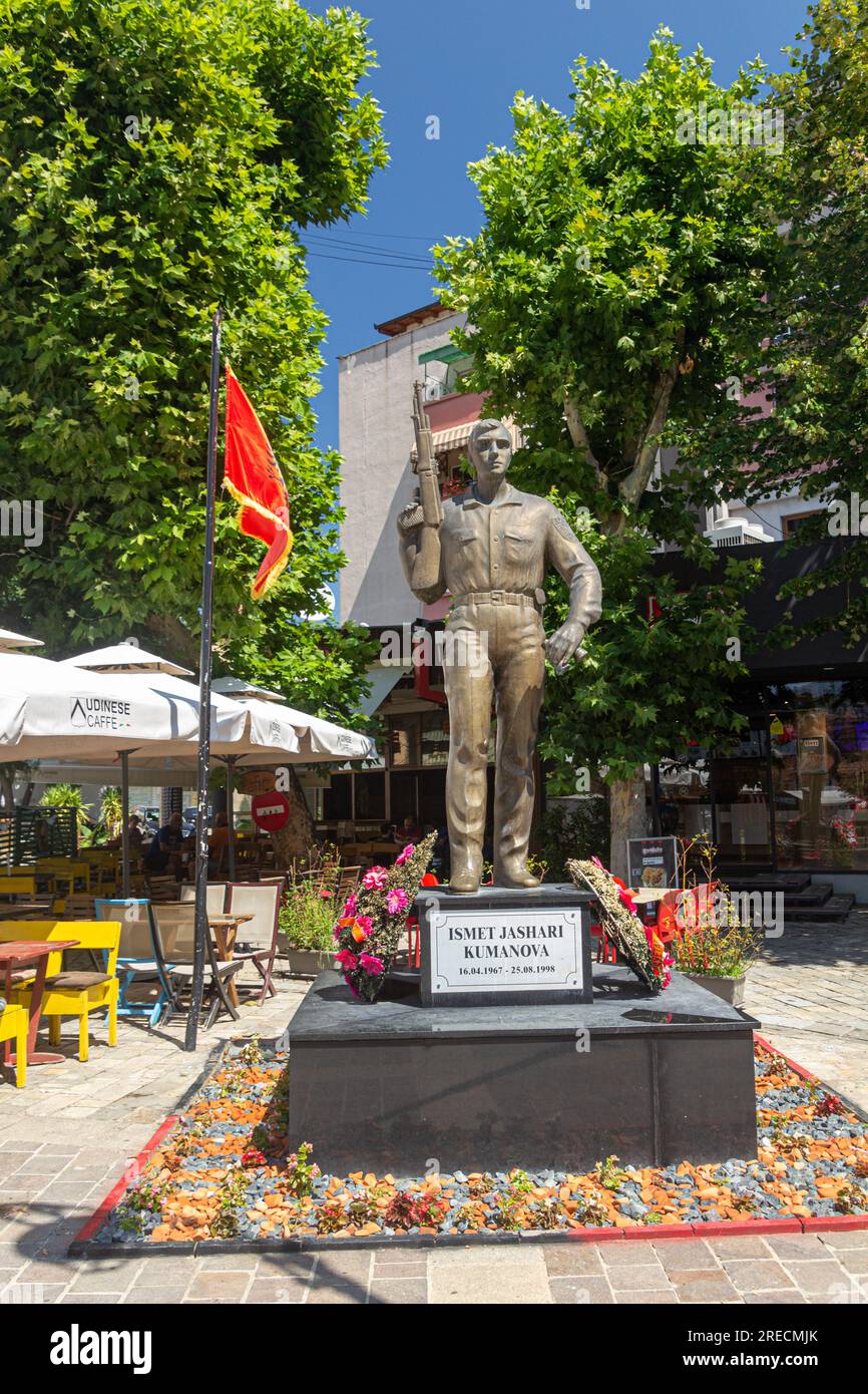 PRIZREN, KOSOVO - 12. AUGUST 2019: Ismet Jashari-Denkmal in Prizren, Kosovo Stockfoto