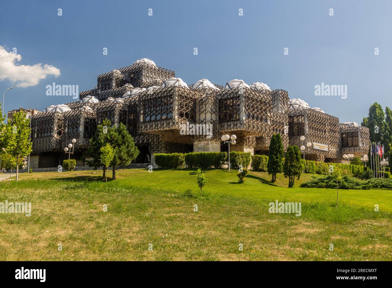 PRISTINA, KOSOVO - 13. AUGUST 2019: Nationalbibliothek des Kosovo in Pristina, Kosovo Stockfoto