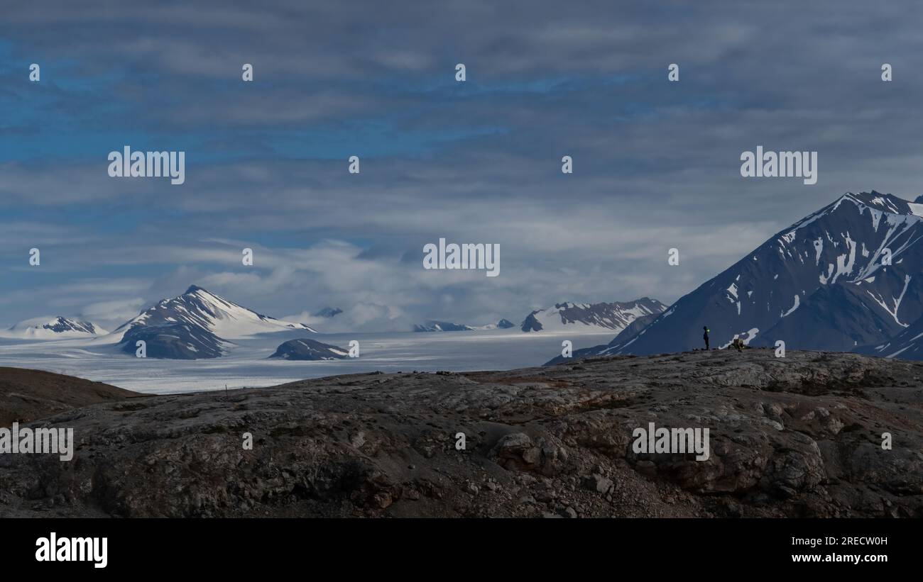 Die arktischen Gletscher besuchten 2023 während der Sommerexpedition an Bord des Silver Wind, eines der Expeditionsschiffe von Silversea. Stockfoto