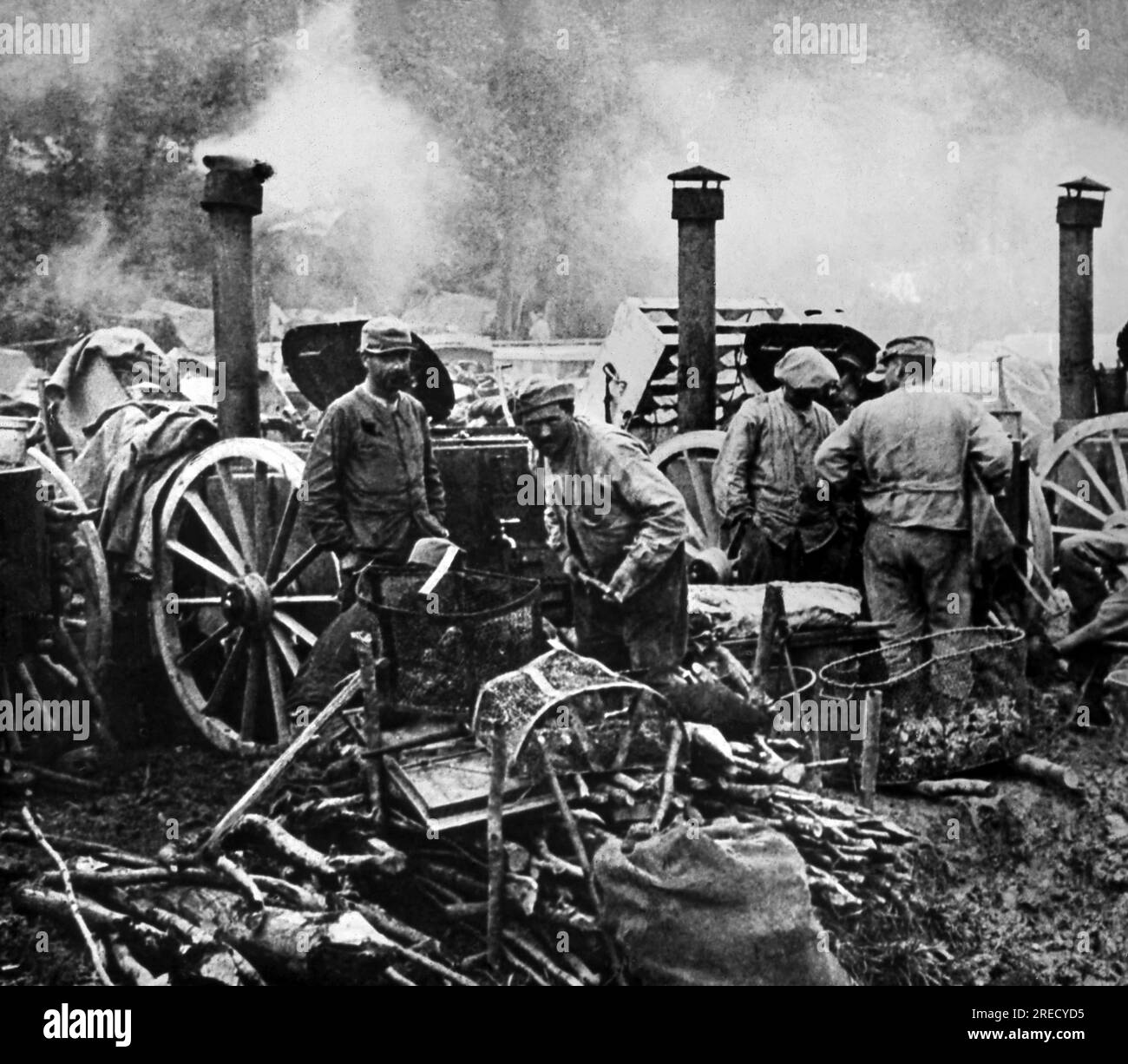 Premiere Guerre Mondiale, vie quotidienne Les Soldats de l'Armee Francaise en Train de Cuisiner. Illustr., 1914-1918, Paris. Stockfoto