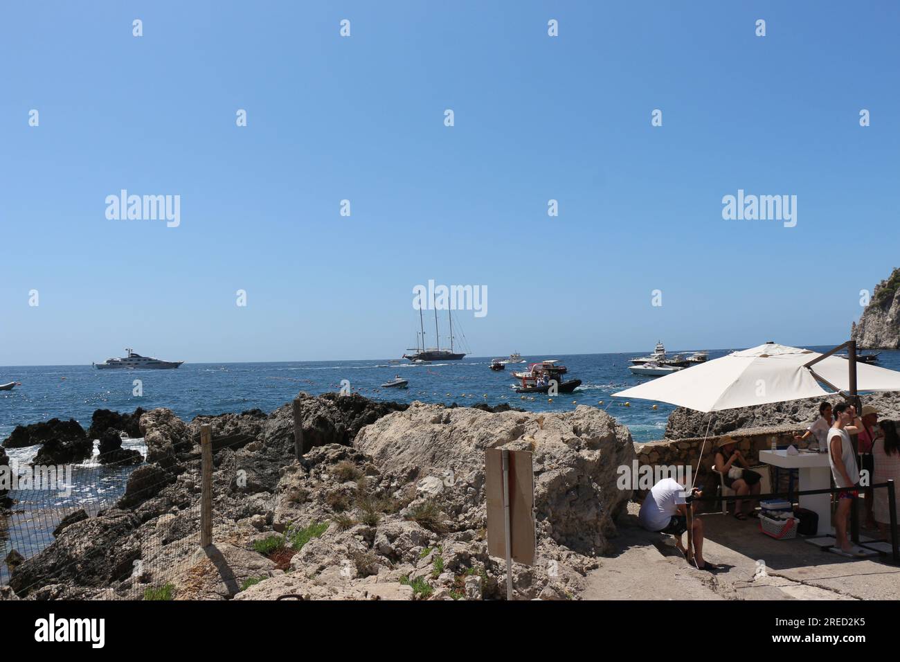 IL veliero Koru, Yacht di Jeff Bezos, in Italia nel Mare di Capri Stockfoto
