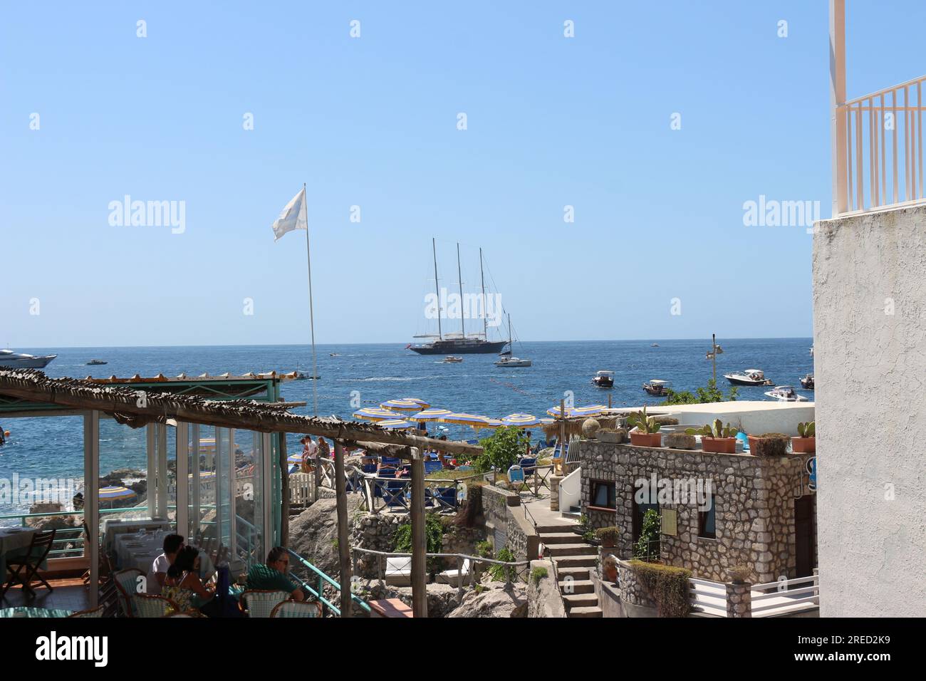 IL veliero Koru, Yacht di Jeff Bezos, in Italia nel Mare di Capri Stockfoto