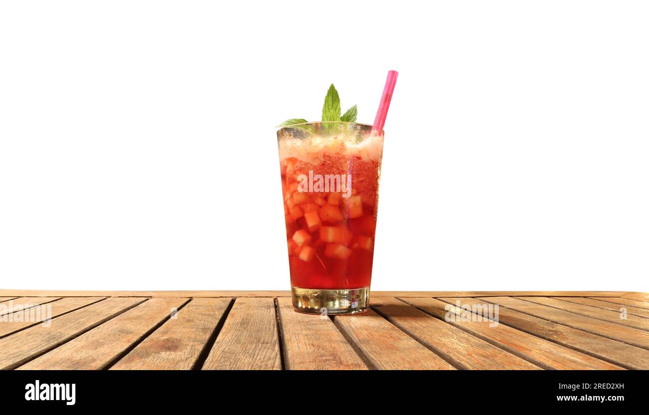 Cocktailglas auf Holztisch. Stockfoto