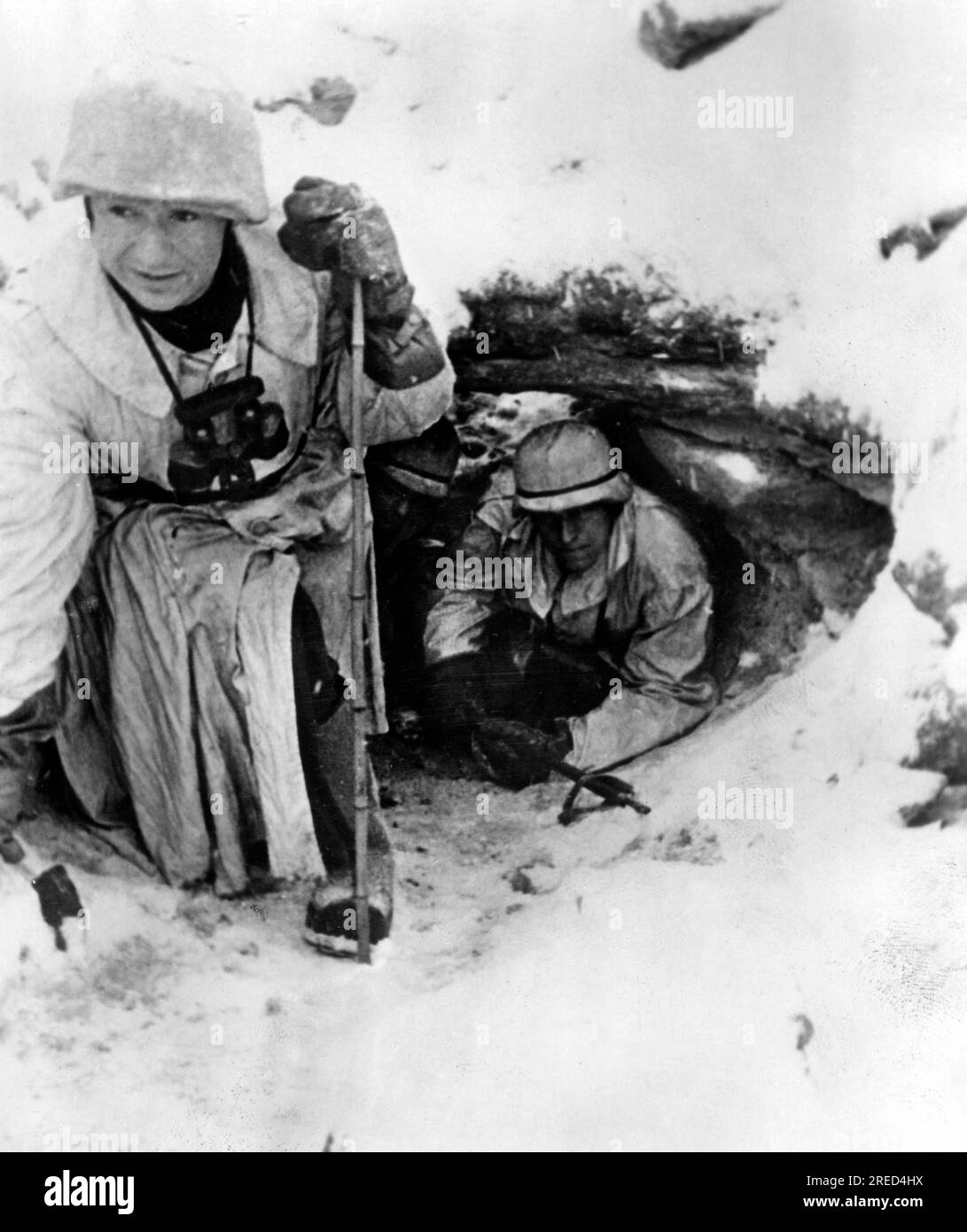 Deutsche Soldaten vor ihrem Unterstand an der Ostfront. Foto: Rynas. [Maschinelle Übersetzung] Stockfoto