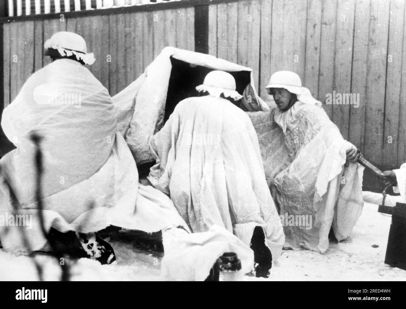 Während des deutschen Angriffs auf Moskau im zentralen Teil der Ostfront: Waffen-SS-Panzerzerstörer mit einem getarnten 3,7cm Pak 36. Foto: Raudie [maschinelle Übersetzung] Stockfoto