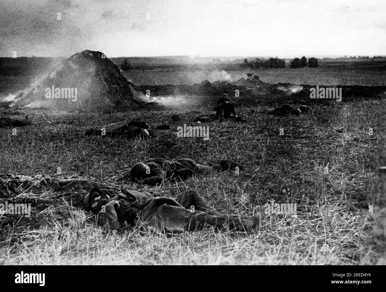 Tote russische Soldaten in Gefangenschaft während der deutschen Offensive gegen Moskau. Foto: Habedank. [Maschinelle Übersetzung] Stockfoto