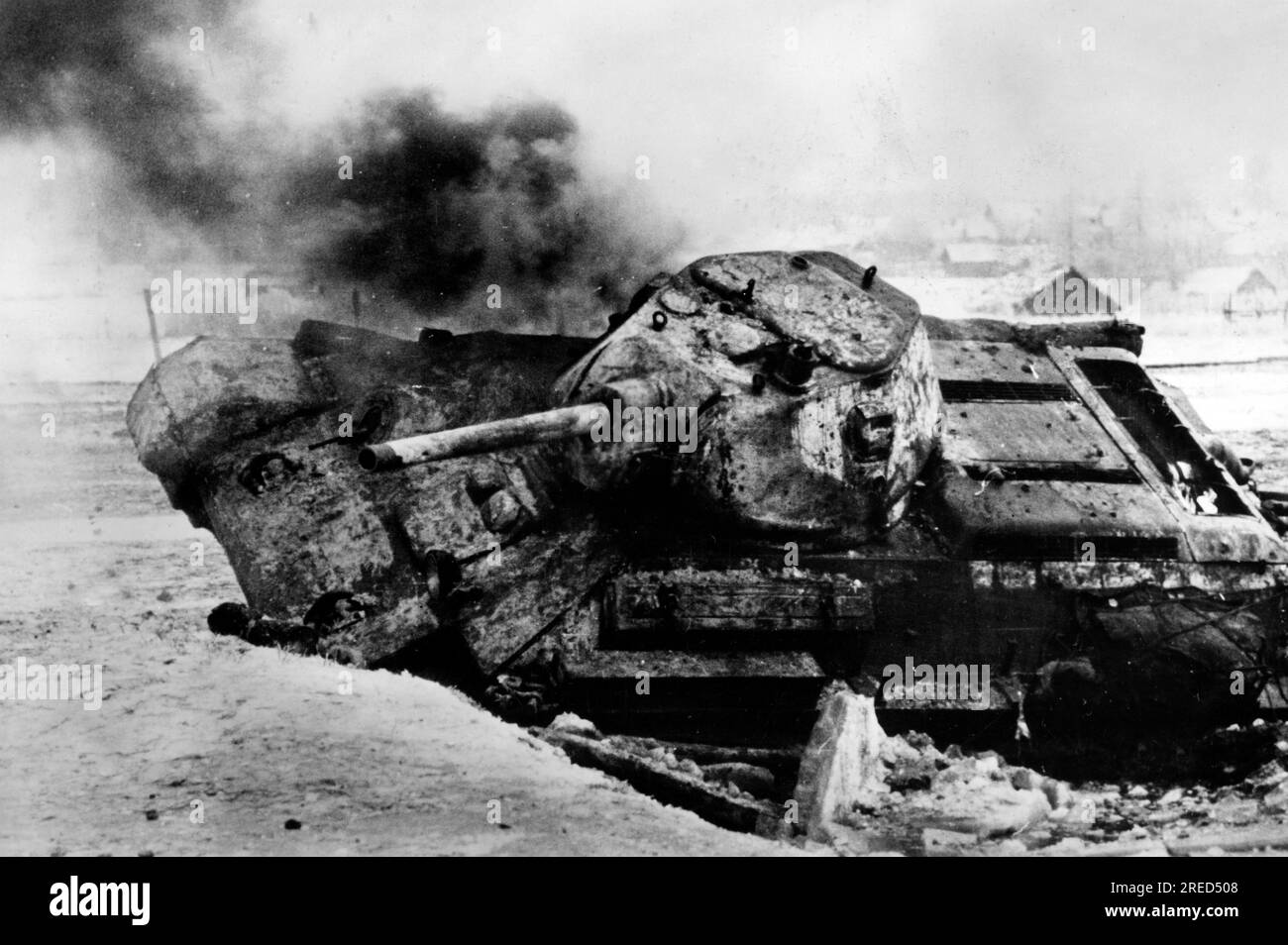 Russischer Panzer T34 wurde beim Vorrücken nach Moskau abgeschossen. Foto: Qual. [Maschinelle Übersetzung] Stockfoto