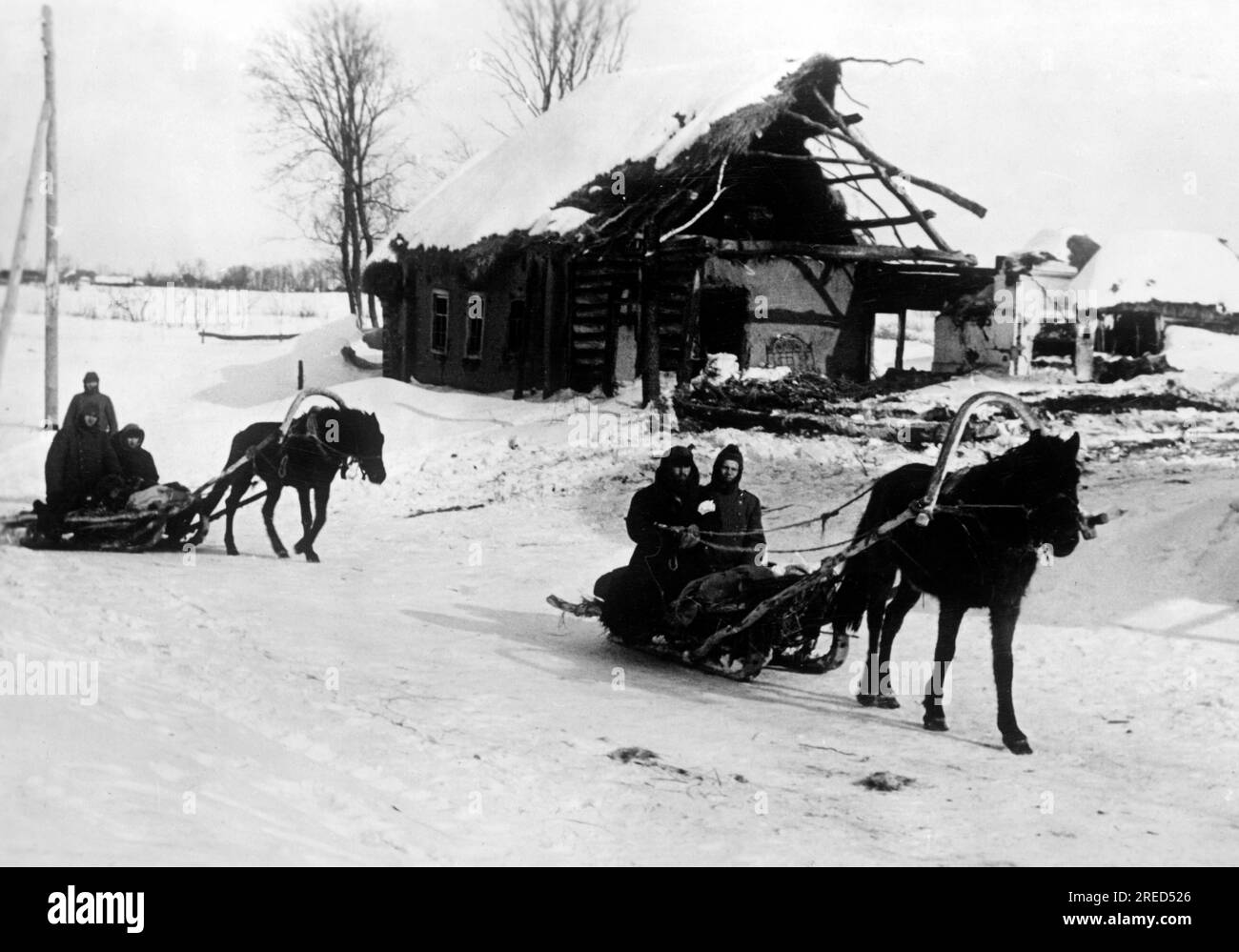 Deutsche Soldaten mit Panjeschlitten bei Muratowka im mittleren Abschnitt der Ostfront. Foto: Müller. [Maschinelle Übersetzung] Stockfoto