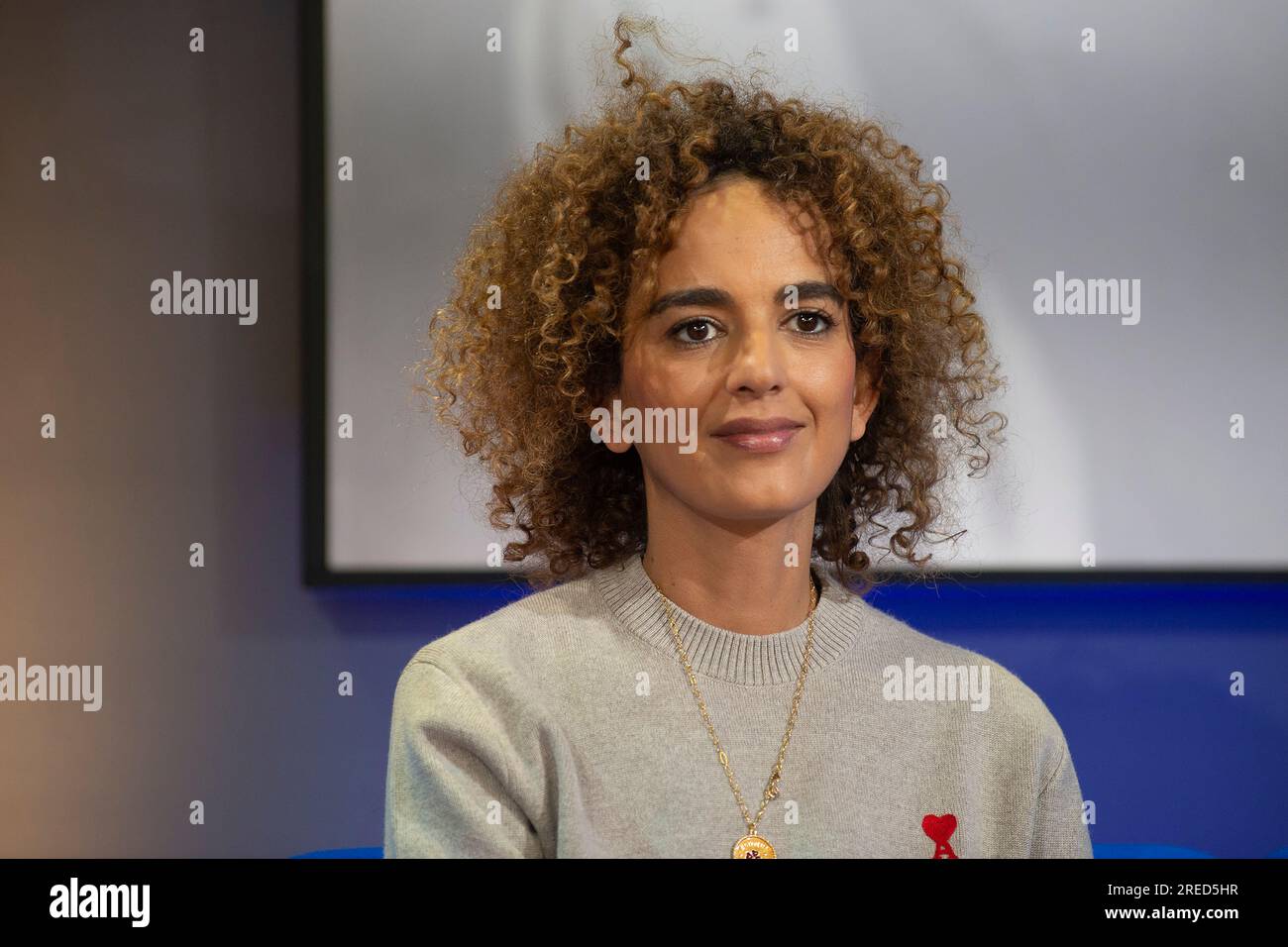 Frankfurt am Main, DEU, 20.10.2022: Portrait Leila Slimani, geboren am 3. Oktober 1981 in Rabat, Marokko, ist französisch-marokkanischer Schriftsteller und Journalist. 2016 erhielt sie den Preis Goncourt für ihren Roman „Chanson douce“. Stockfoto