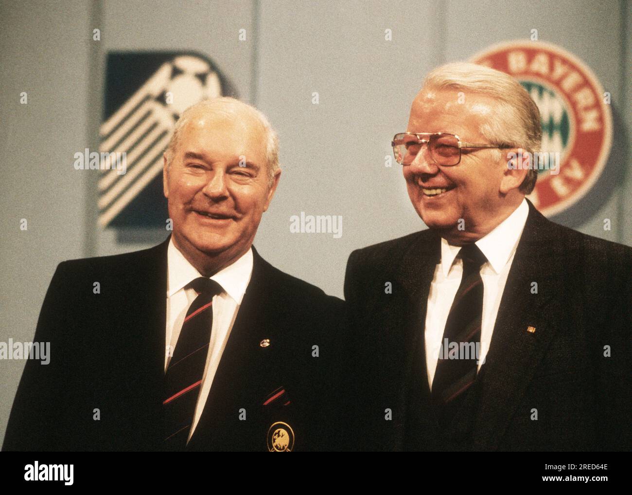 UEFA-Europapokal – Verlosung 24.01.1987 in Köln UEFA-Präsident Jaques Georges (links) und DFB-Präsident Hermann Neuberger. [Maschinelle Übersetzung] Stockfoto