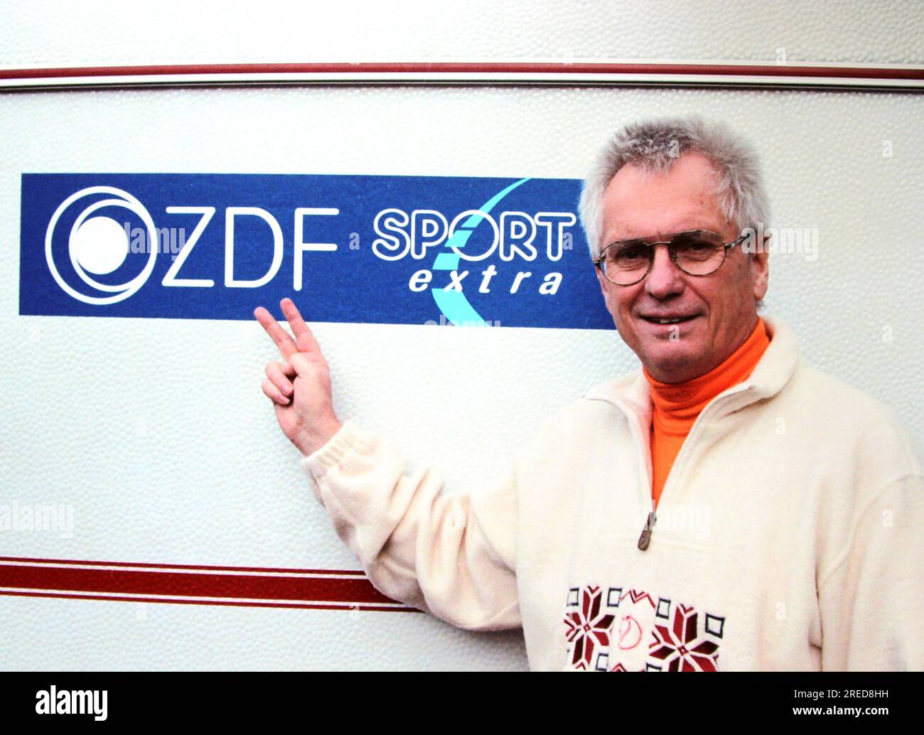 ZDF-Sportjournalist Klaus Angermann berichtet von der Rodelmeisterschaft in Oberhof in Thüringen. [Maschinelle Übersetzung] Stockfoto