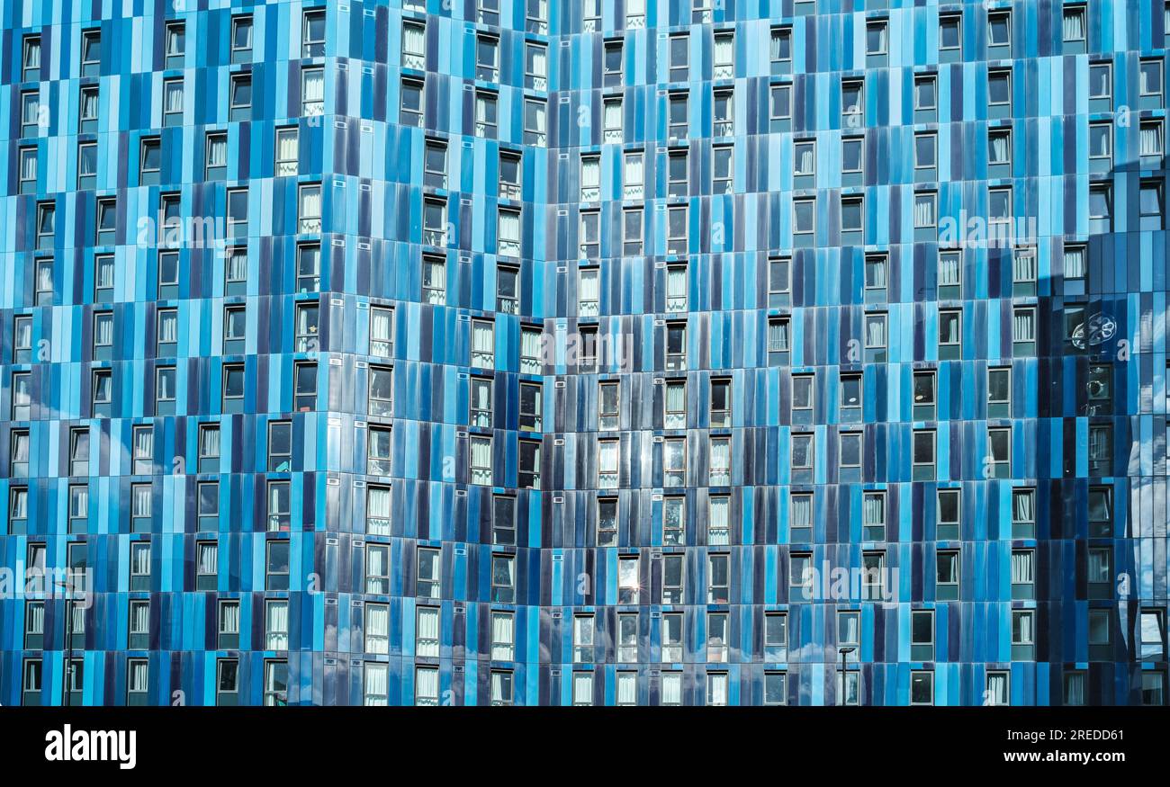 Fenster mit mehrstöckigen Wohnungen - High Density Living at the View - Studentenunterkunft der Newcastle University. Teil von Newcastle Upon Tyne Helix Stockfoto