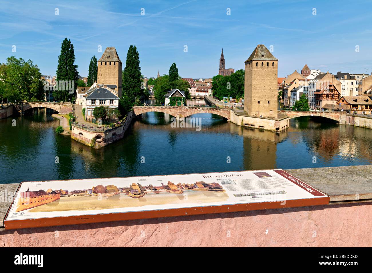 Straßburg Elsass Frankreich. Überdachte Brücken vom Barrage Vauban (Vauban-Staudamm) aus gesehen Stockfoto