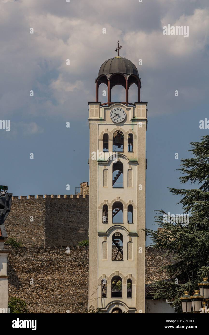 Glockenturm der mazedonisch-orthodoxen Kirche St. Demetrius in Skopje, Nordmazedonien Stockfoto