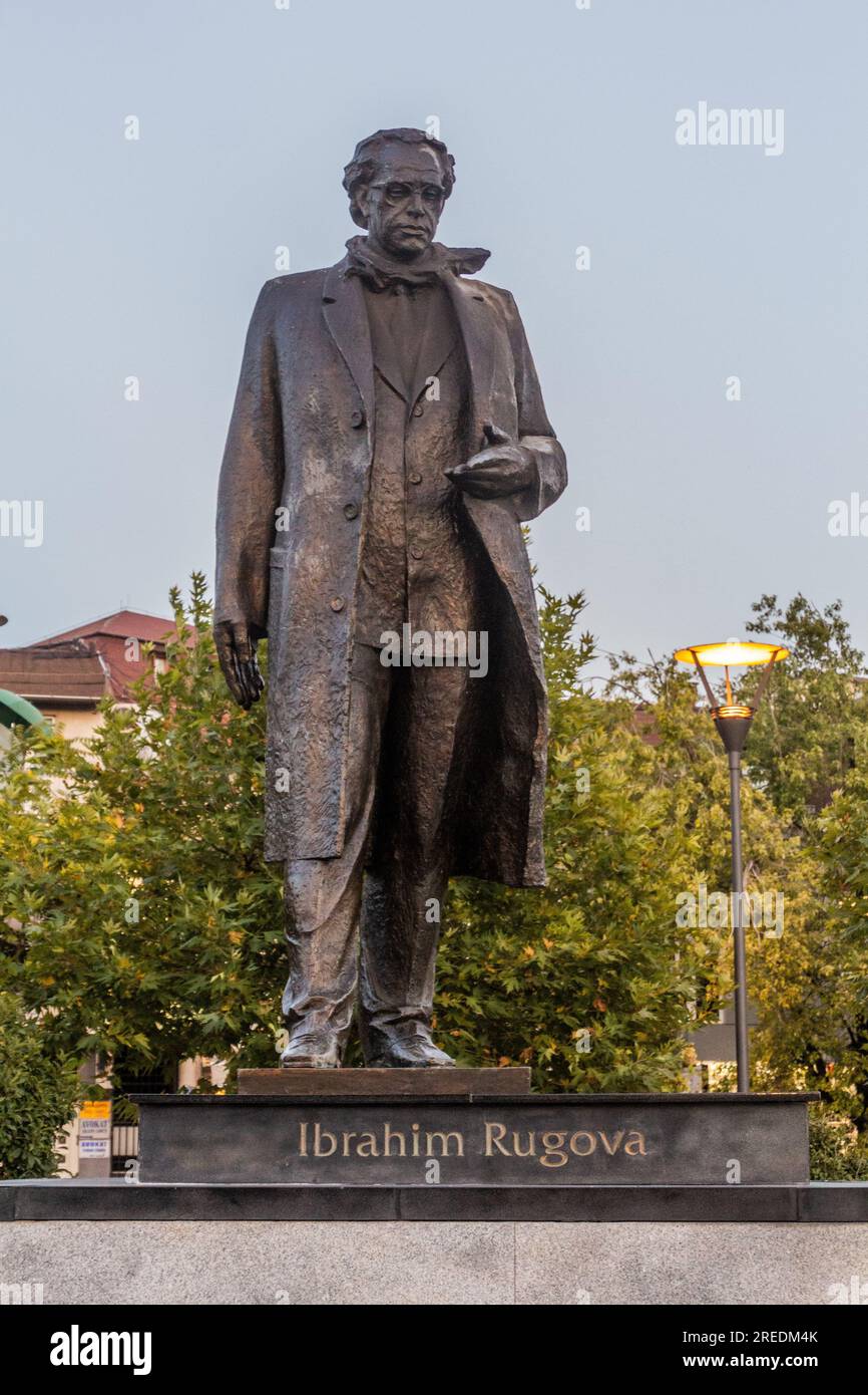 PRISTINA, KOSOVO - 13. AUGUST 2019: Ibrahim Rugova-Denkmal in Pristina, Kosovo Stockfoto