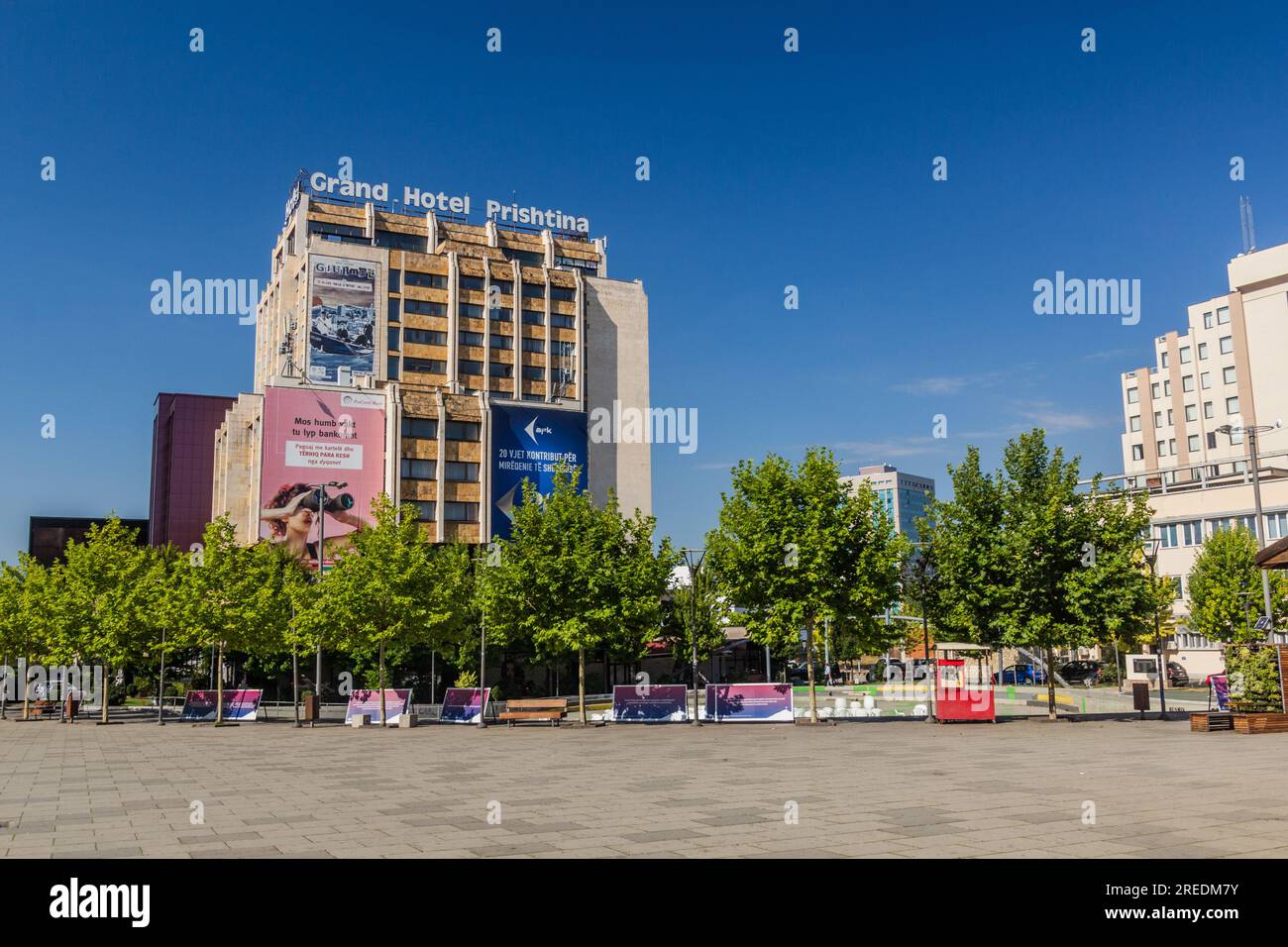 PRISTINA, KOSOVO - 14. AUGUST 2019: Grand Hotel Prishtina in Pristina, Kosovo Stockfoto