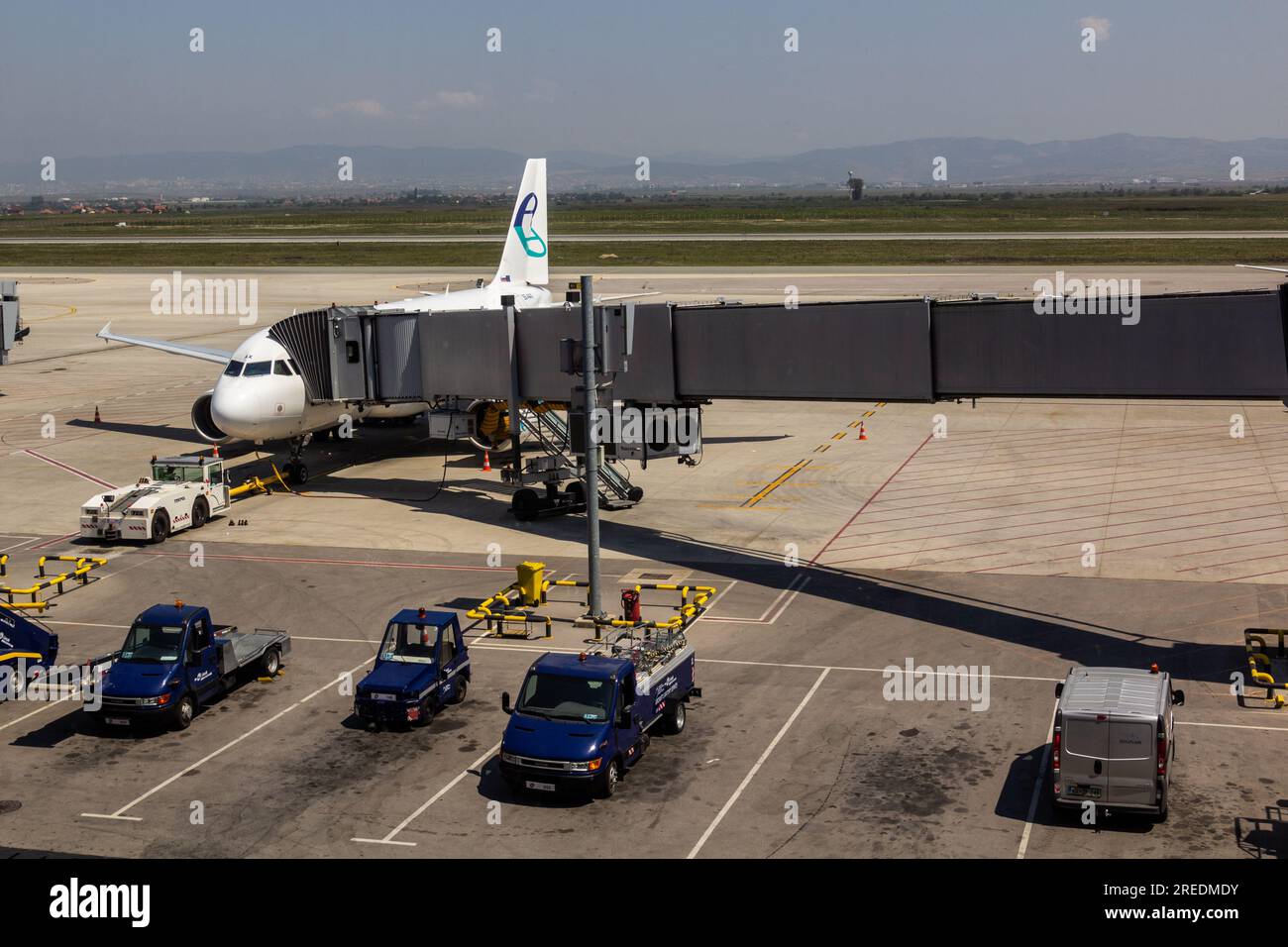 PRISTINA, KOSOVO - 14. AUGUST 2019: Flugzeug am internationalen Flughafen Prishtina, Kosovo Stockfoto