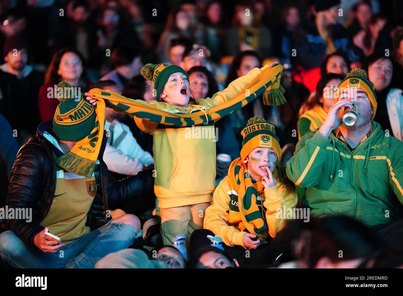 Australische Fans sehen beim FanFestival in Tumbalong Park, Sydney, eine Vorführung des FIFA Women's World Cup 2023 Group B-Spiels zwischen Australien und Nigeria. Foto: Donnerstag, 27. Juli 2023. Stockfoto