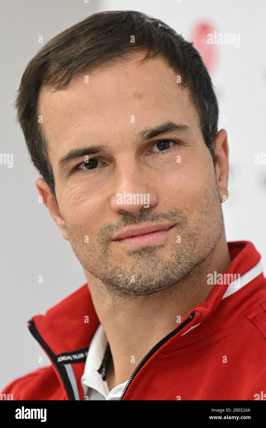 Prag, Tschechische Republik. 27. Juli 2023. Trainer der tschechischen Vertreter der Feldhockeyspieler Tomas Prochazka spricht auf der Pressekonferenz vor der 2023. Eurohockey-Frauenmeisterschaft II (ab 30. Juli in Prag) am 27. Juli 2023 in Prag, Tschechische Republik. Kredit: Michal Kamaryt/CTK Photo/Alamy Live News Stockfoto