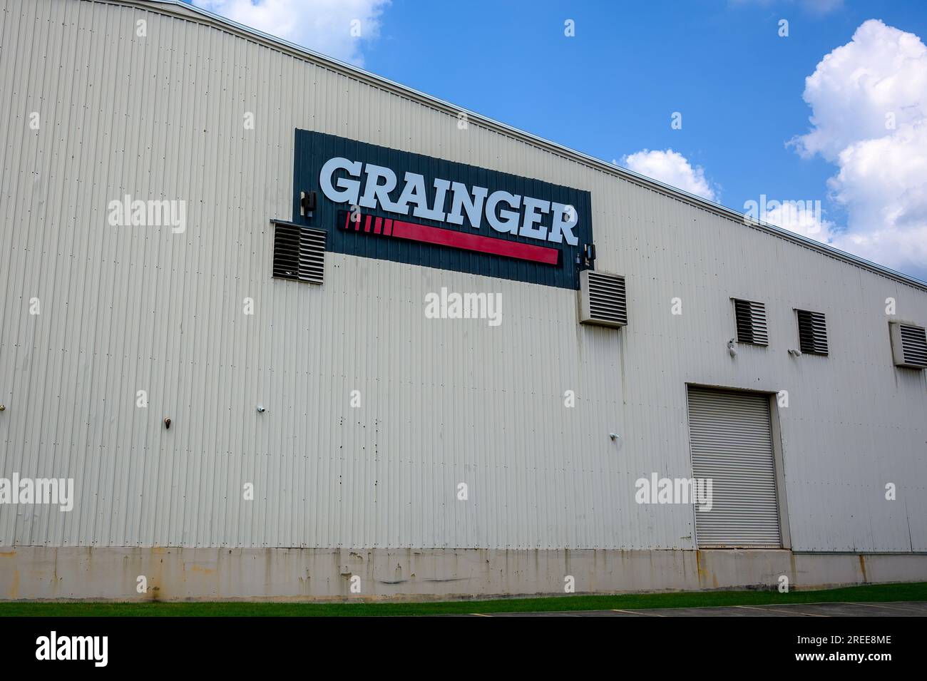 NEW ORLEANS, LA, USA - 25. JULI 2023: Grainger Lagerhaus in der Galvez Street Stockfoto
