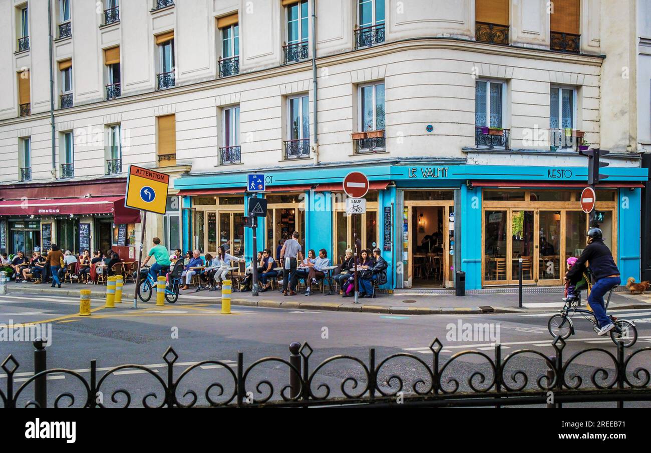Paris, Frankreich, Okt. 29. 2022, Blick auf Le Valmy, ein Restaurant im the10. Bezirk der Hauptstadt am Canal St-Martin Stockfoto