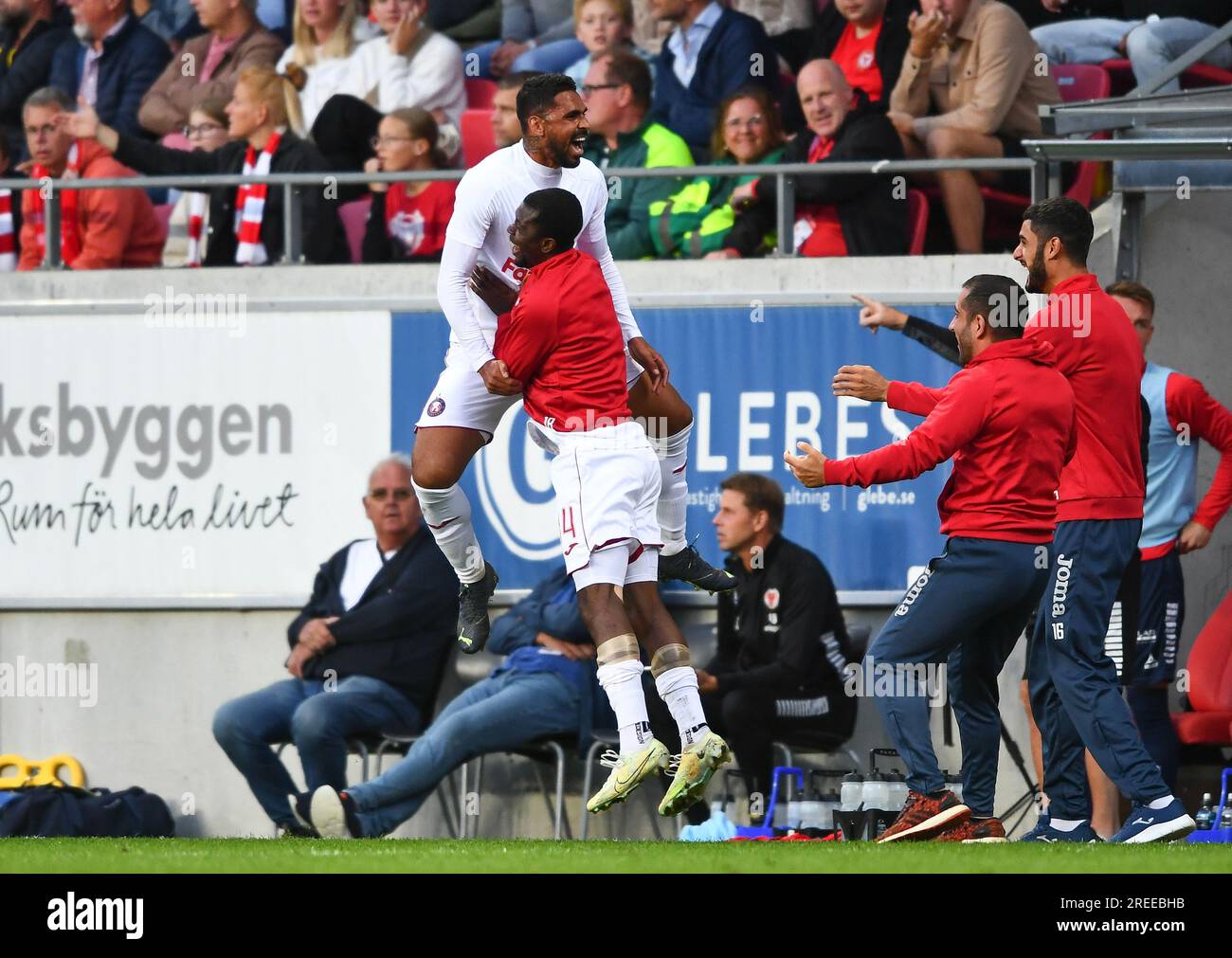 Der Juan Bravo von Pyunik (TOP) feiert das zweite Tor seines Teams während der UEFA Europa Conference League, die zweite Qualifikationsrunde der ersten Etappe zwischen Kalmar FF und dem FC Pyunik in der Kalmar Arena (Guldfågeln Arena) in Kalmar, Schweden, 27. Juli 2023.Foto: Patric Soderstrom / TT / Kod 10760 Stockfoto