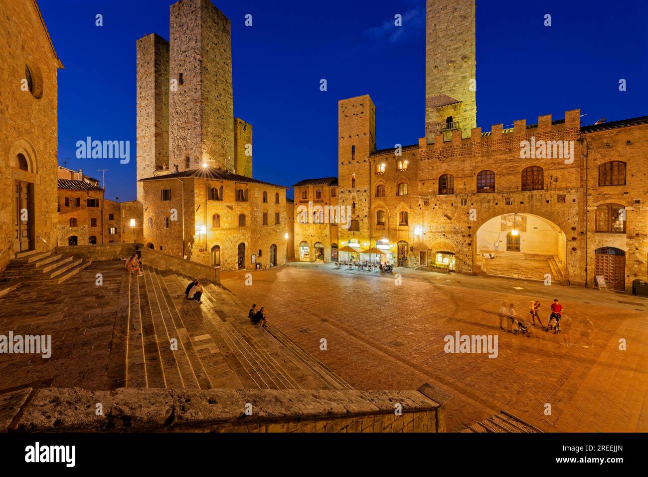 Piazza del Duomo, San Gimignano, Provinz Siena, Toskana, Italien, UNESCO-Weltkulturerbe Stockfoto