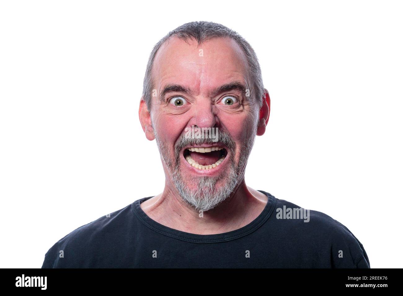 Schreiender Mann mit Bart, isoliert auf Weiß Stockfoto