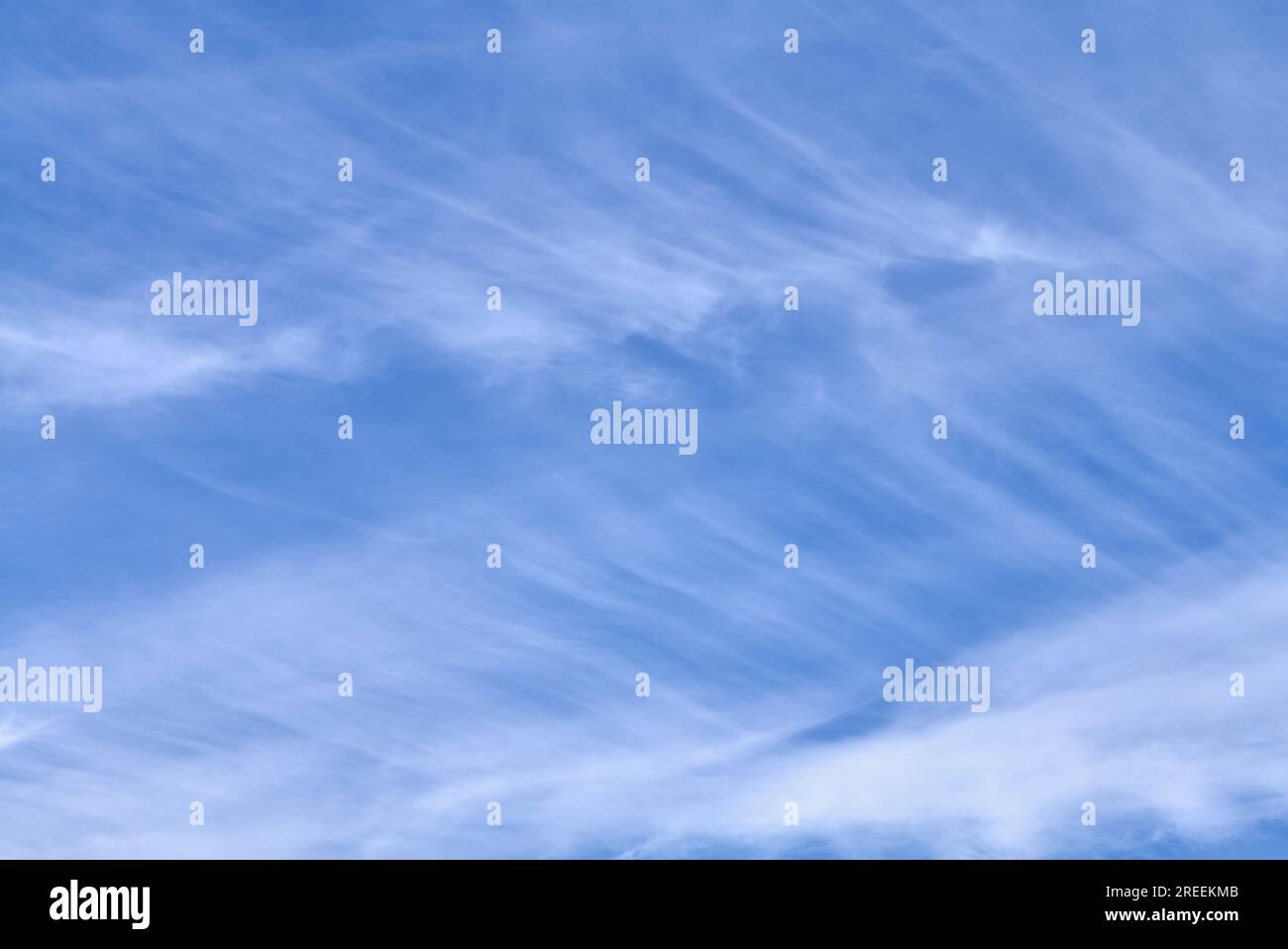 Cirrus Wolken blauer Himmel, blauer Himmel, Sommerhimmel Stockfoto