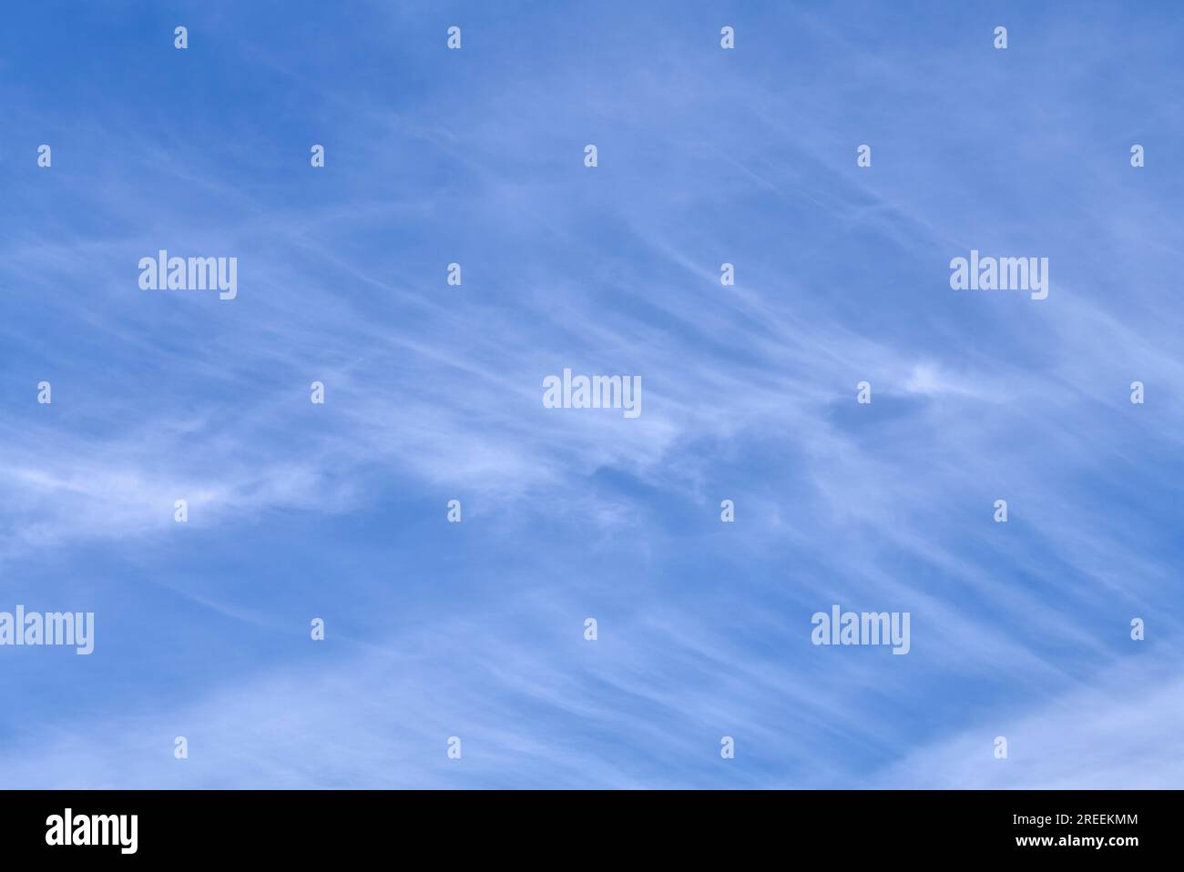 Cirrus Wolken blauer Himmel, blauer Himmel, Sommerhimmel Stockfoto