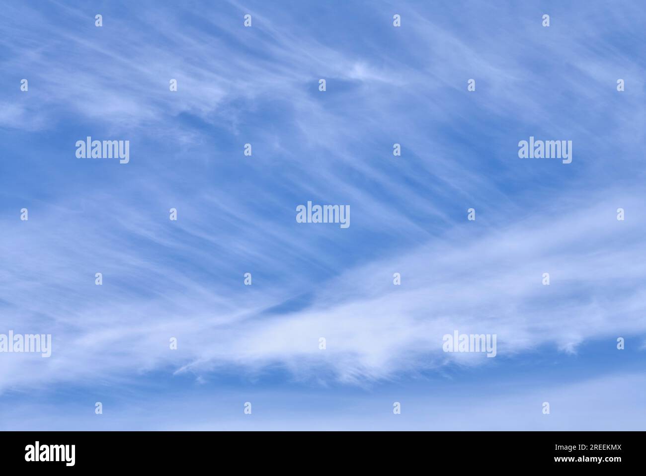 Cirrus Wolken blauer Himmel, blauer Himmel, Sommerhimmel Stockfoto