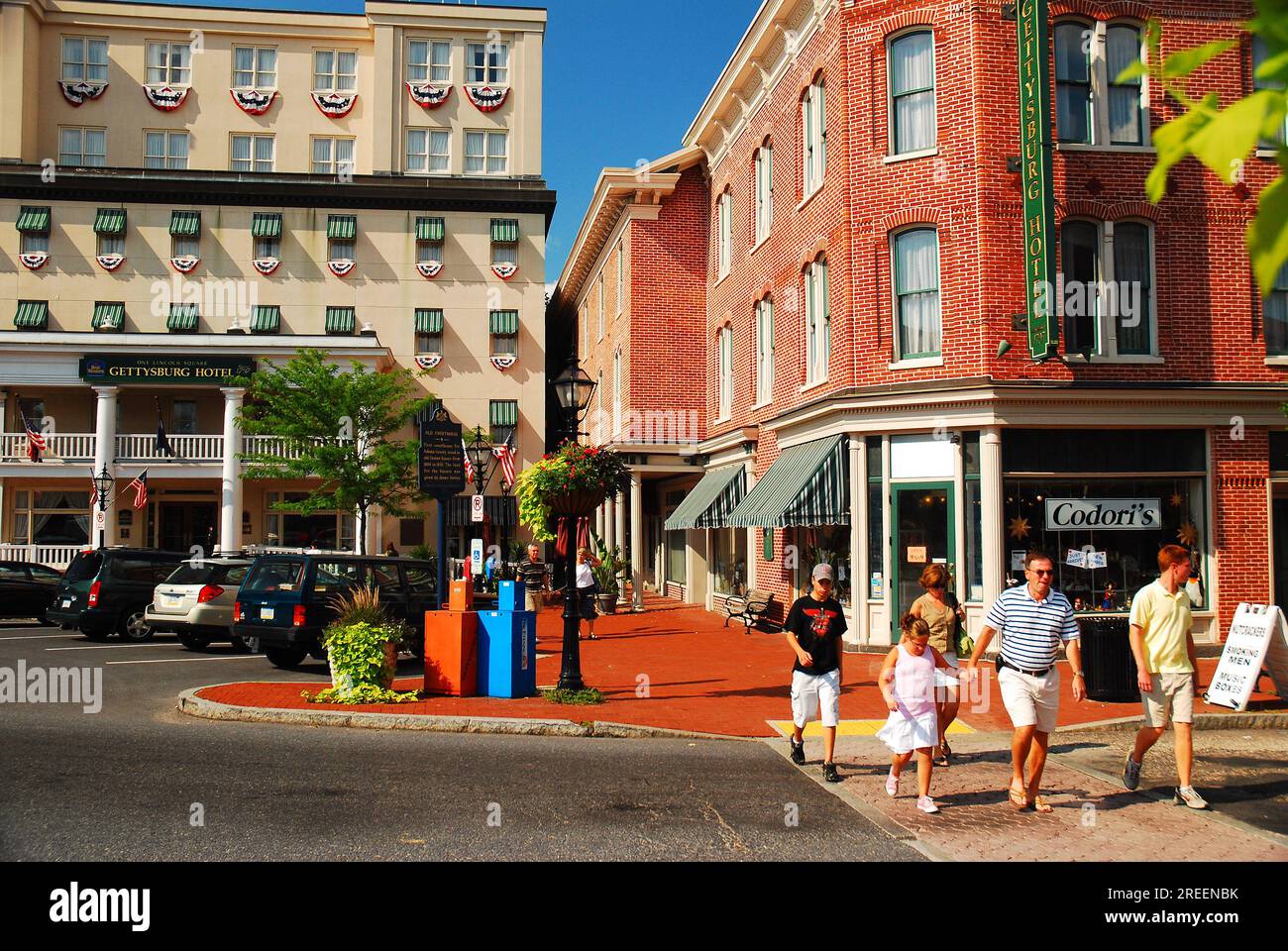 Ein Familienspaziergang durch das historische Stadtzentrum von Gettysburg, Pennsylvania Stockfoto