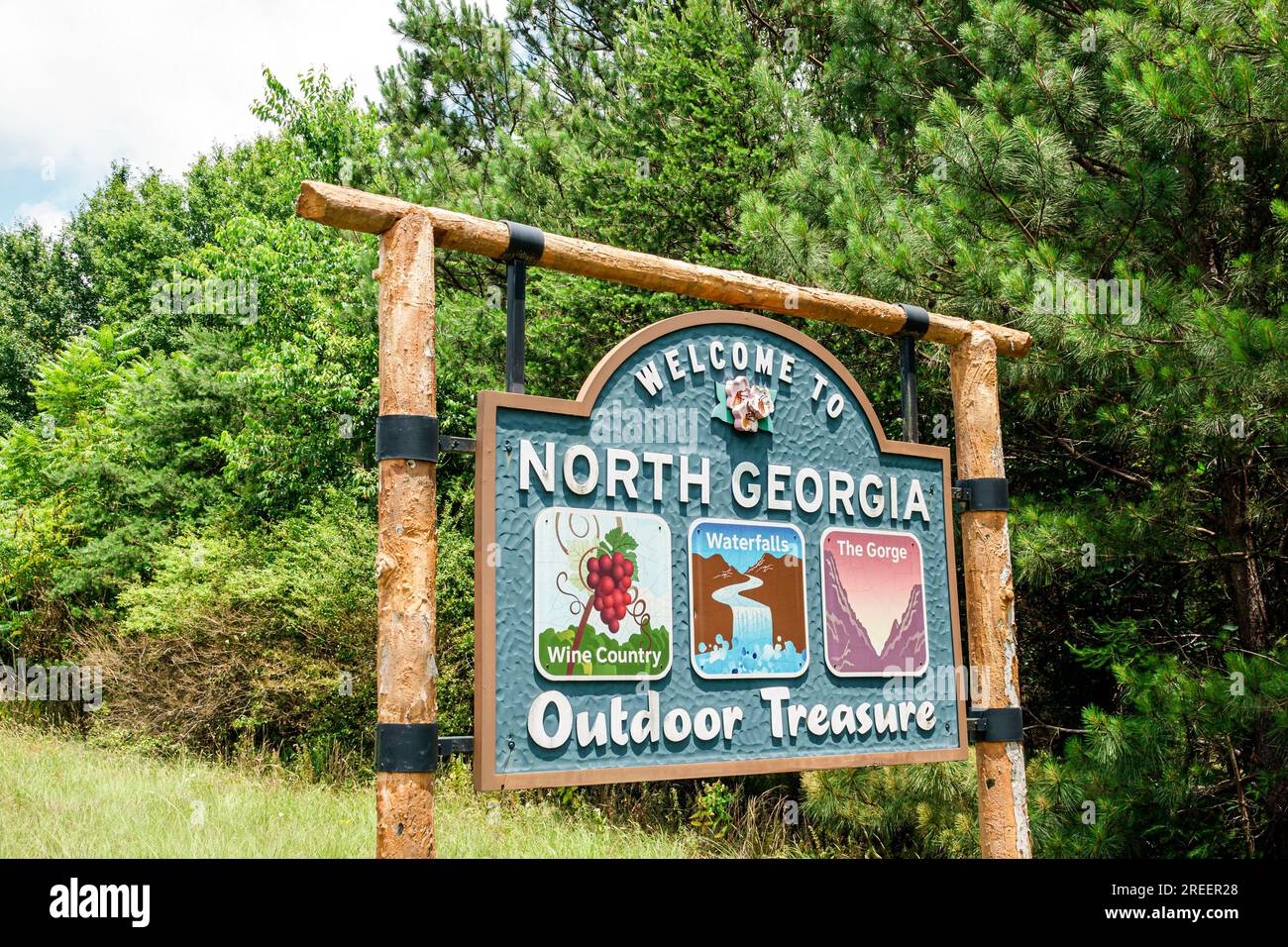 Hollingsworth Georgia, US Highway Route 441, Schild „Welcome to North Georgia Outdoor Treasure“ am Straßenrand Stockfoto