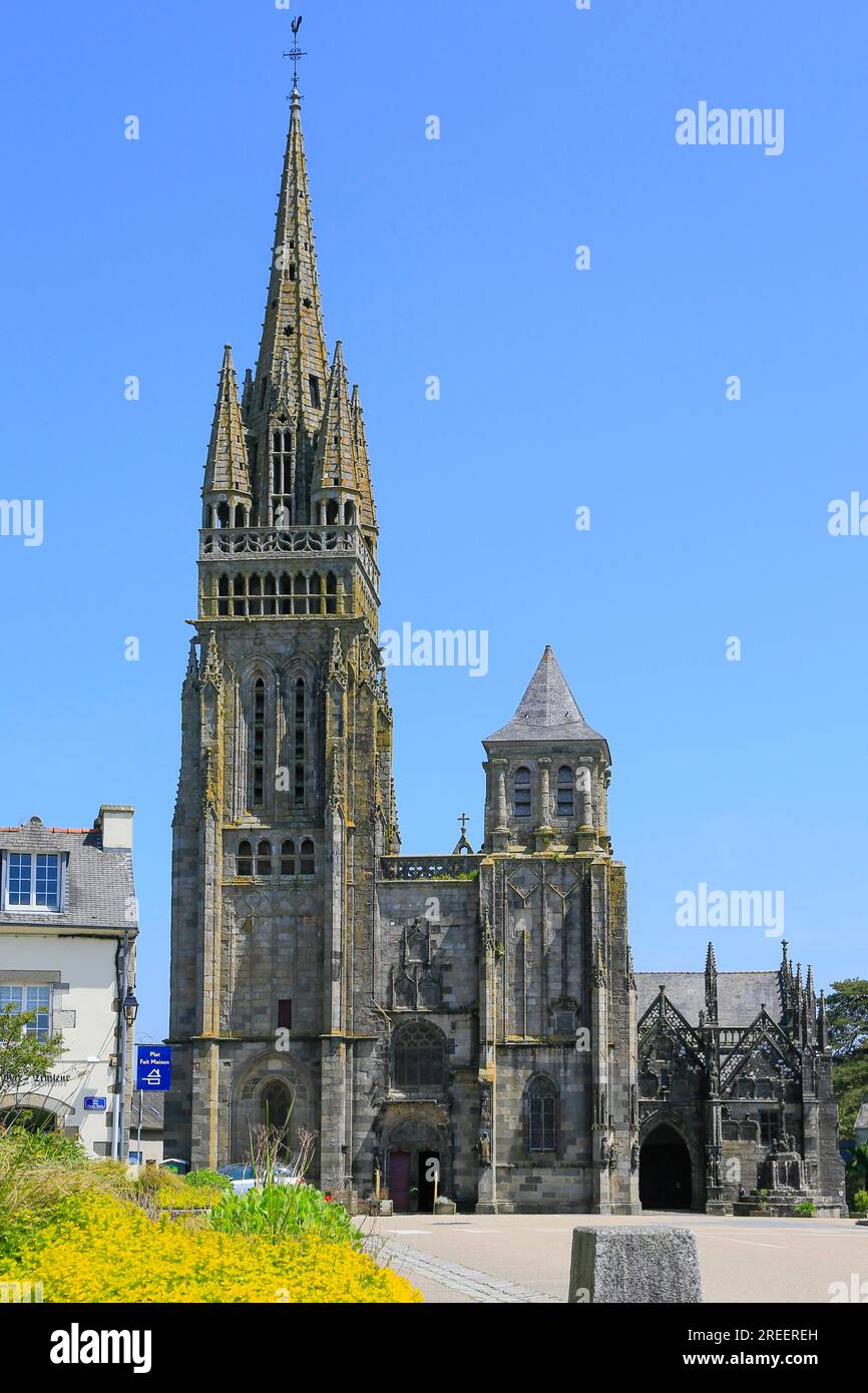 Gotische Basilika Notre Dame du Folgoet, Le Folgoet, Departement Finistere Penn-ar-Bed, Region Bretagne Breizh, Frankreich Stockfoto