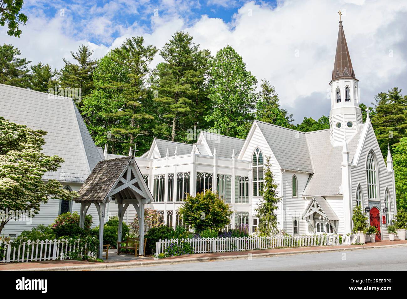 Highlands North Carolina, Episcopal Church of the Incarnation, Außenansicht, Eingang des Gebäudes Stockfoto