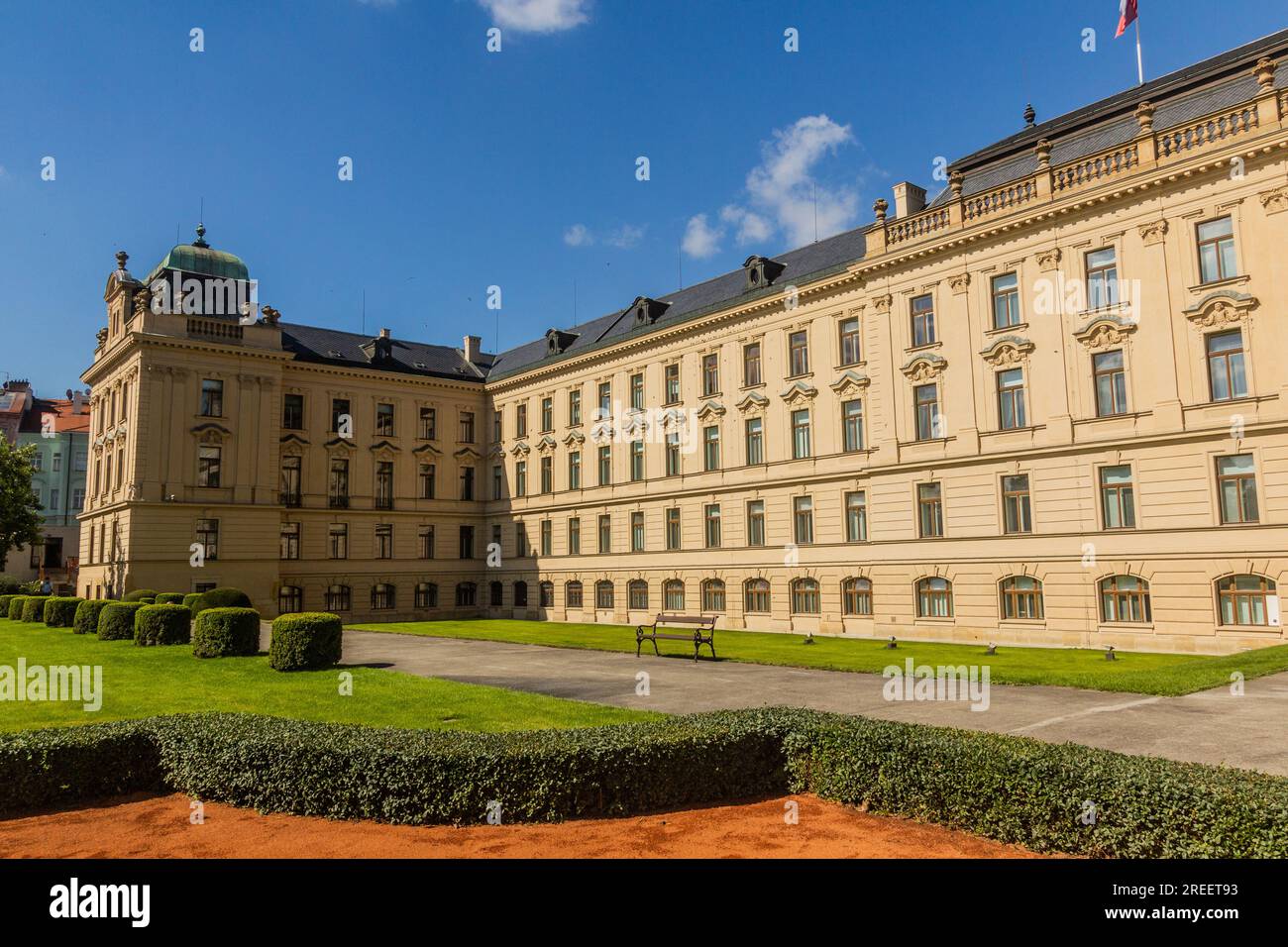 Strakova akademie in Prag, Sitz der tschechischen Regierung Stockfoto