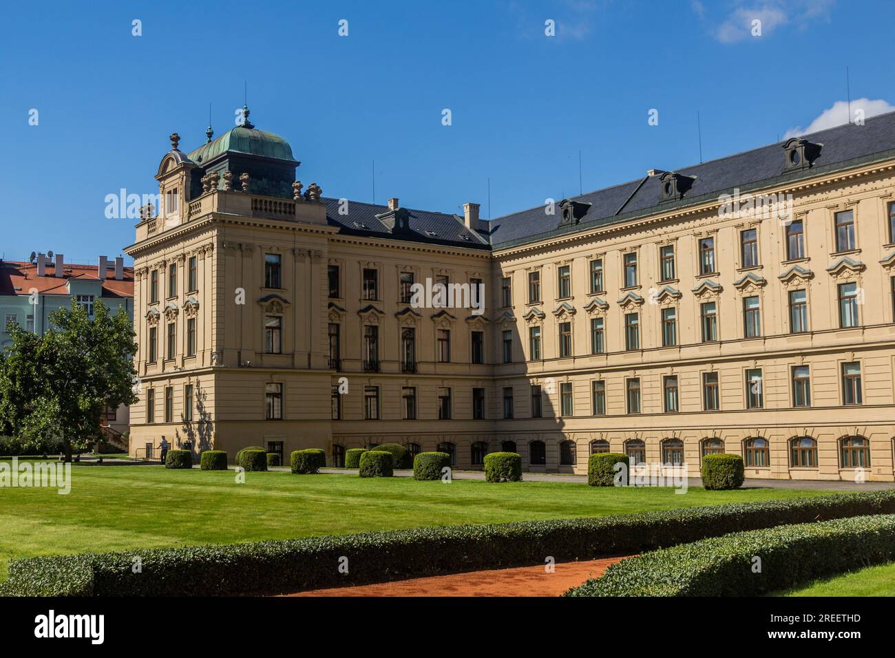 Strakova akademie in Prag, Sitz der tschechischen Regierung Stockfoto