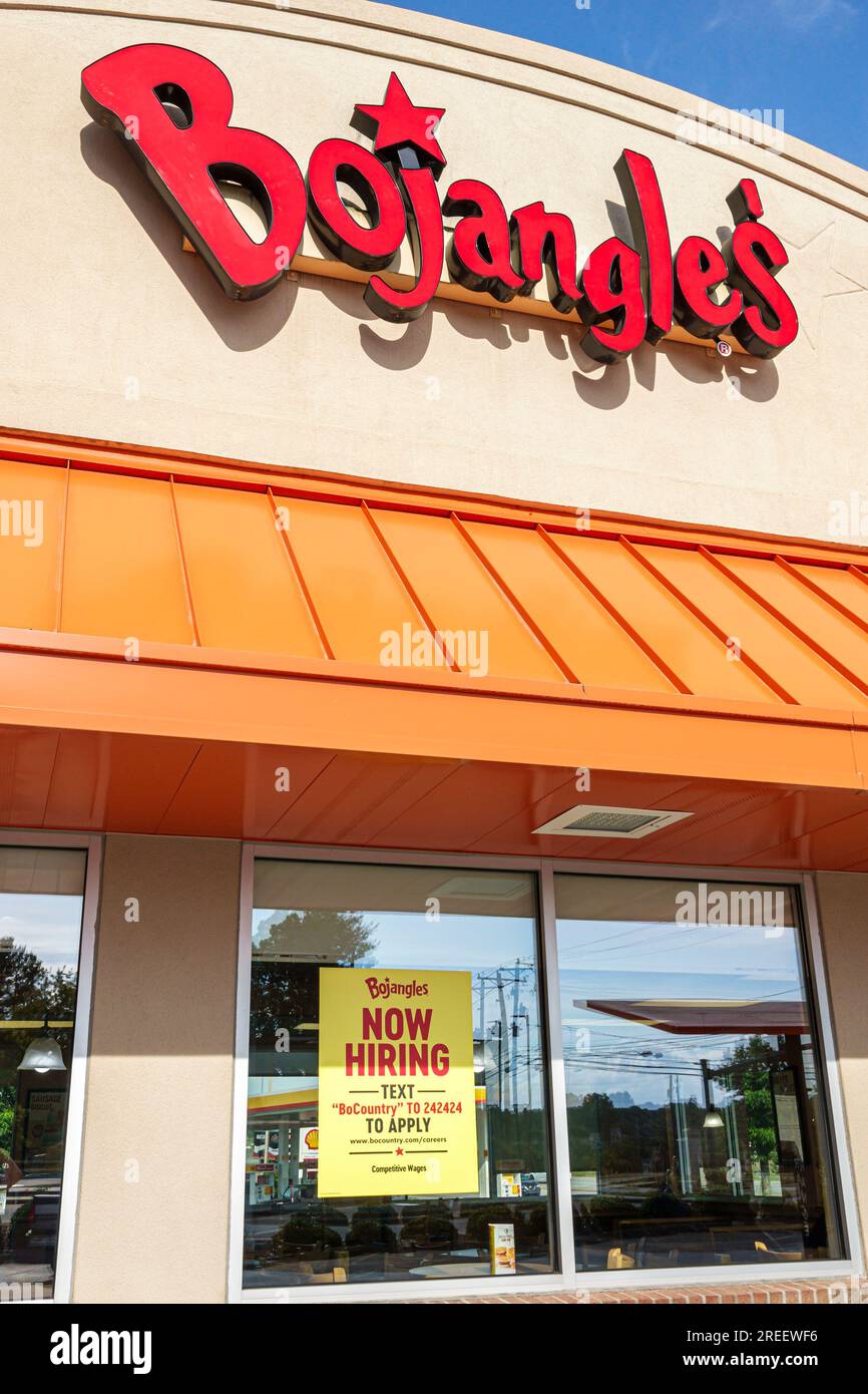 Flat Rock North Carolina, Bojangles Fast-Food-Restaurantkette, Cajun-gewürzte gebratene Hühnchen-Buttermilch-Kekse, Außenfassade, Eingang am Gebäude Stockfoto