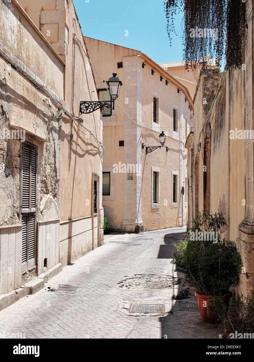 Alte Straße in Ortigia, Siracusa, Sizilien, Italien Stockfoto