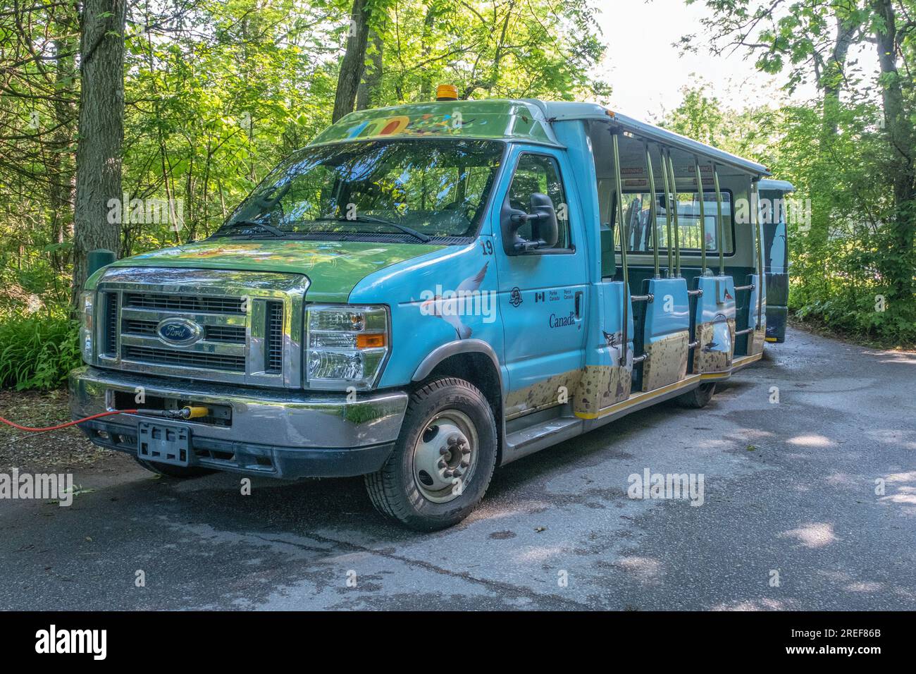 Parks Canada stellt einen elektrischen Shuttlebus bereit, der die Besucher 2,5 Kilometer bis zum Ende der Spitze, dem südlichsten Punkt von Mainla, transportiert Stockfoto