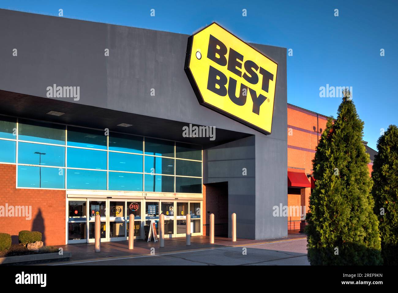 Springfield, Missouri - 1. November 2019: Best Buy Co., Inc. Ist ein multinationaler Elektronikeinzelhändler mit Hauptsitz in Richfield, Minnesota. Stockfoto