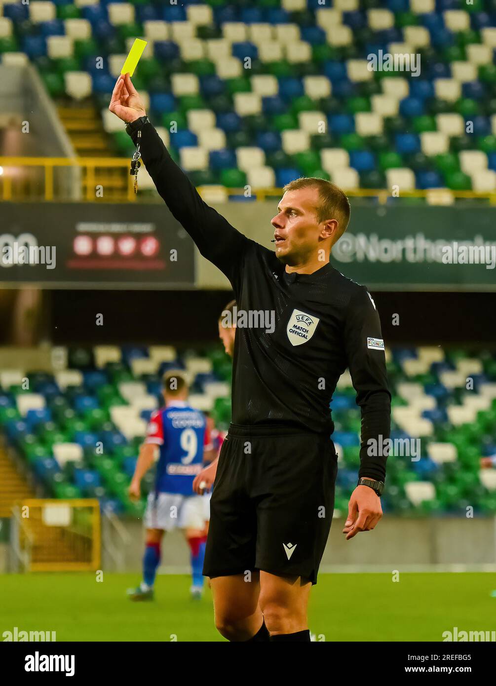 UEFA Referee David Smajc - Linfield vs Pogoń Szczecin, UEFA Europa Conference League, Donnerstag, 27. Juli 2023, Windsor Park Belfast Stockfoto