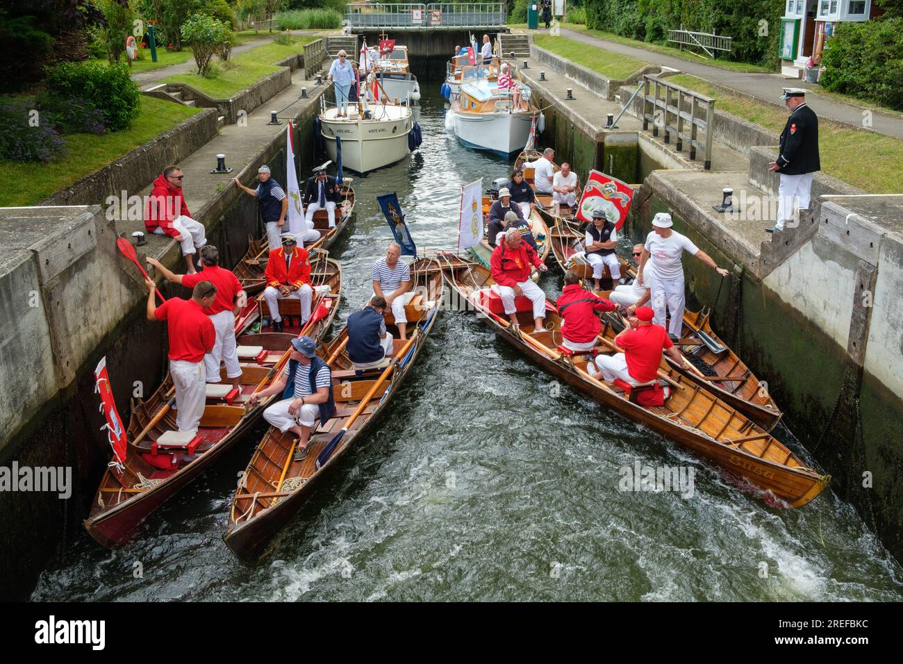 Swan Upping, die traditionelle jährliche Volkszählung der Schwäne und Cygnets auf der Themse, Sommer 2023 Stockfoto