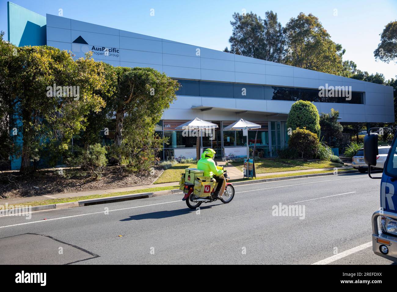 Australia Post, Postbote, die mit Honda Motorrad unterwegs sind, wenn sie Post und Post liefern, Sydney, NSW, Australien Stockfoto