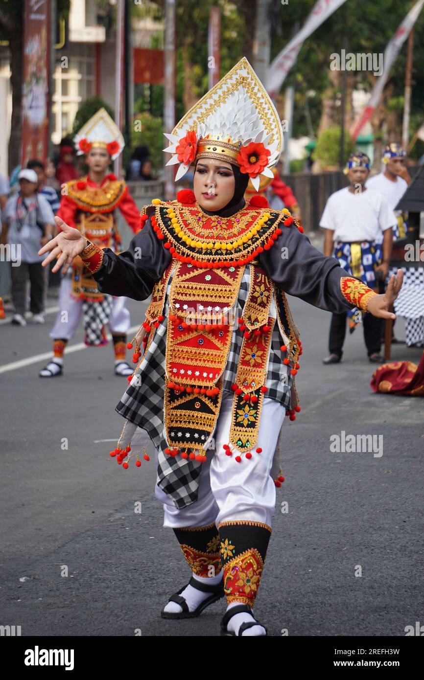Baris Vatertanz aus Bali auf DEM BEN Carnival. Dieser Tanz ist ein heiliger Tanz, der das Böse abstößt Stockfoto